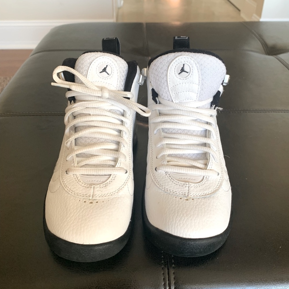 Jordan Jumpman Pro white and black size 5 Y boys